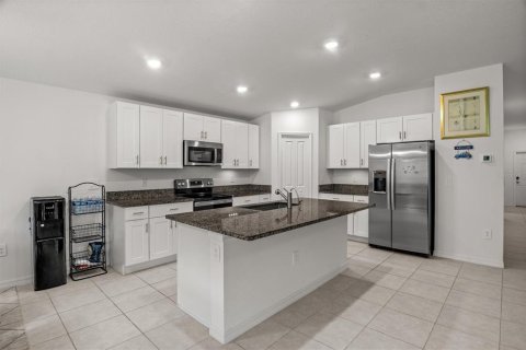 House in Lakeland, Florida 4 bedrooms, 178.19 sq.m. № 2212054 - photo 9