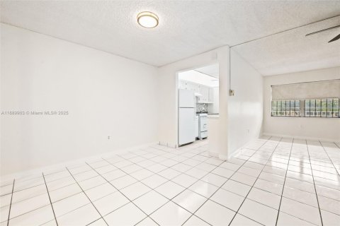 Copropriété à louer à Miami Gardens, Floride: 1 chambre, 64.29 m2 № 1946810 - photo 11