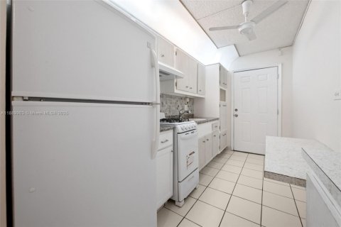 Copropriété à louer à Miami Gardens, Floride: 1 chambre, 64.29 m2 № 1946810 - photo 13