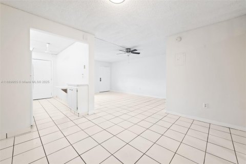 Copropriété à louer à Miami Gardens, Floride: 1 chambre, 64.29 m2 № 1946810 - photo 10