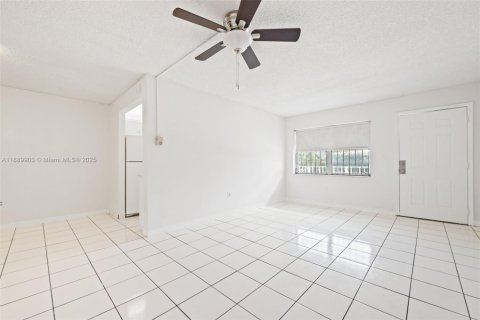Copropriété à louer à Miami Gardens, Floride: 1 chambre, 64.29 m2 № 1946810 - photo 4