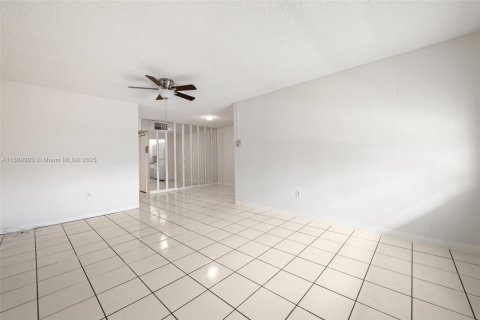 Copropriété à louer à Miami Gardens, Floride: 1 chambre, 64.29 m2 № 1946810 - photo 6