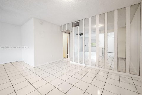 Copropriété à louer à Miami Gardens, Floride: 1 chambre, 64.29 m2 № 1946810 - photo 8
