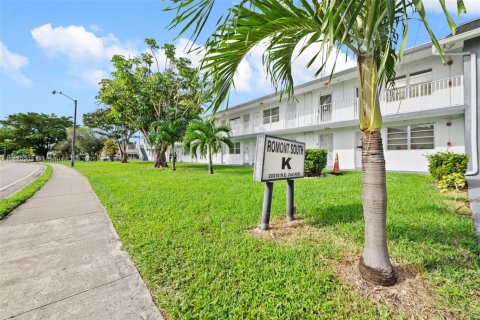 Copropriété à louer à Miami Gardens, Floride: 1 chambre, 64.29 m2 № 1946810 - photo 2