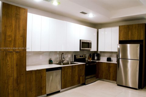 House in Lehigh Acres, Florida 3 bedrooms, 125.79 sq.m. № 1790542 - photo 6