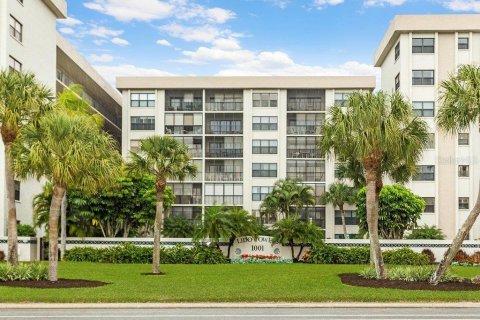 Condo in Sarasota, Florida, 1 bedroom  № 994592 - photo 1