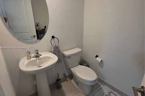 Снять в аренду таунхаус в Майами, Флорида 3 спальни, 169.73м2, № 2028586 - фото 15