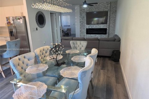 Снять в аренду таунхаус в Майами, Флорида 3 спальни, 169.73м2, № 2028586 - фото 12