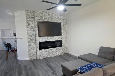 Снять в аренду таунхаус в Майами, Флорида 3 спальни, 169.73м2, № 2028586 - фото 5