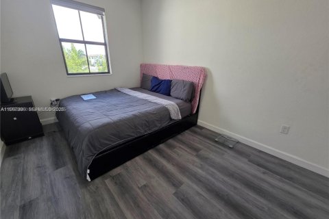 Снять в аренду таунхаус в Майами, Флорида 3 спальни, 169.73м2, № 2028586 - фото 21