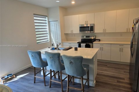 Снять в аренду таунхаус в Майами, Флорида 3 спальни, 169.73м2, № 2028586 - фото 11