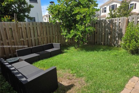 Снять в аренду таунхаус в Майами, Флорида 3 спальни, 169.73м2, № 2028586 - фото 14