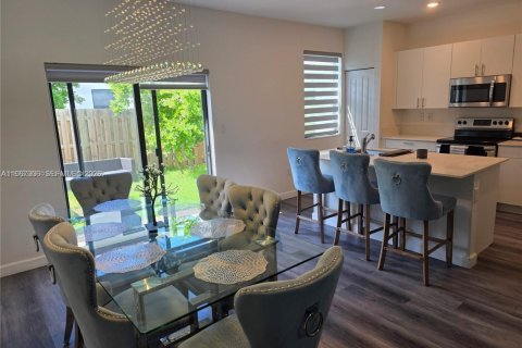 Снять в аренду таунхаус в Майами, Флорида 3 спальни, 169.73м2, № 2028586 - фото 9