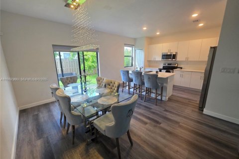 Снять в аренду таунхаус в Майами, Флорида 3 спальни, 169.73м2, № 2028586 - фото 8