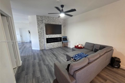 Снять в аренду таунхаус в Майами, Флорида 3 спальни, 169.73м2, № 2028586 - фото 7