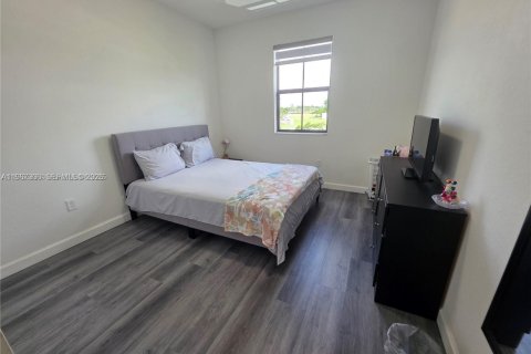 Снять в аренду таунхаус в Майами, Флорида 3 спальни, 169.73м2, № 2028586 - фото 23