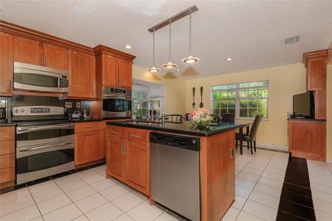 House in Miami, Florida 4 bedrooms, 249.81 sq.m. № 1696175 - photo 20