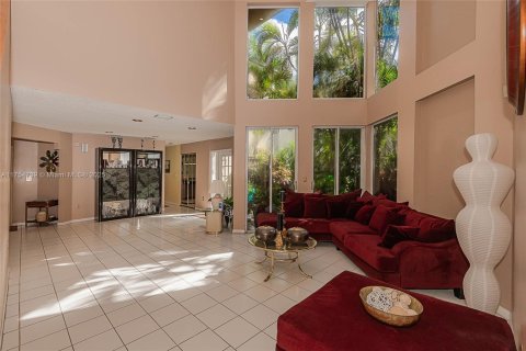 House in Miami, Florida 4 bedrooms, 249.81 sq.m. № 1696175 - photo 14