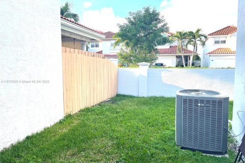 Villa ou maison à louer à Doral, Floride: 4 chambres, 183.39 m2 № 1897802 - photo 9