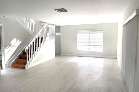 Villa ou maison à louer à Doral, Floride: 4 chambres, 183.39 m2 № 1897802 - photo 6