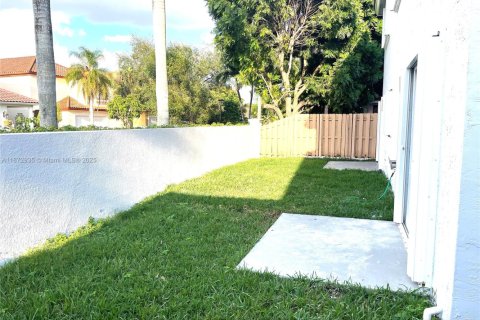 Villa ou maison à louer à Doral, Floride: 4 chambres, 183.39 m2 № 1897802 - photo 8
