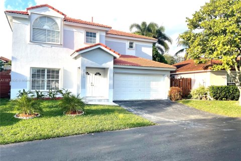 Villa ou maison à louer à Doral, Floride: 4 chambres, 183.39 m2 № 1897802 - photo 2