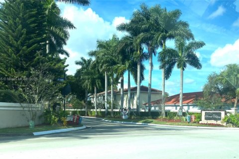 Villa ou maison à louer à Doral, Floride: 4 chambres, 183.39 m2 № 1897802 - photo 1