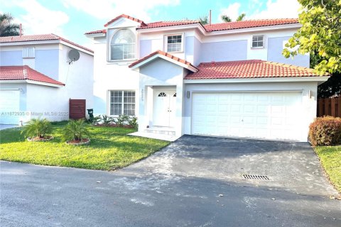 Villa ou maison à louer à Doral, Floride: 4 chambres, 183.39 m2 № 1897802 - photo 21