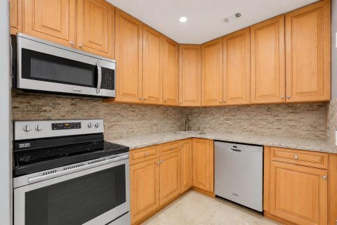 Condo in Palm Beach, Florida, 2 bedrooms  № 2173615 - photo 11