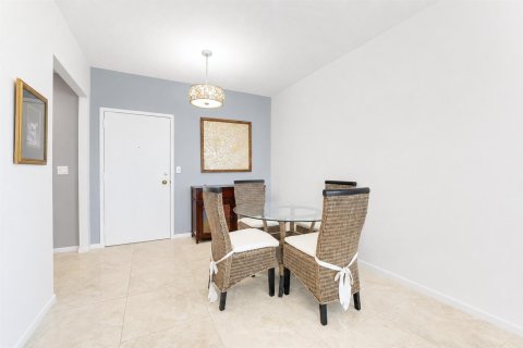Condo in Palm Beach, Florida, 2 bedrooms  № 2173615 - photo 9