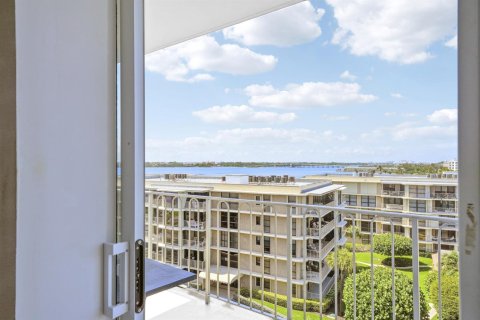 Condo in Palm Beach, Florida, 2 bedrooms  № 2173615 - photo 19