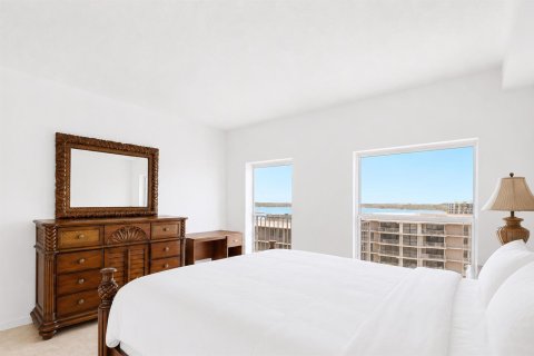 Condo in Palm Beach, Florida, 2 bedrooms  № 2173615 - photo 18