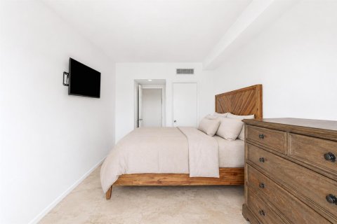 Condo in Palm Beach, Florida, 2 bedrooms  № 2173615 - photo 13