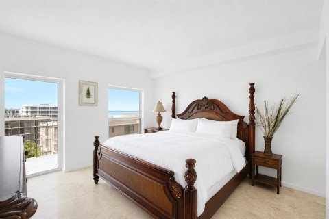 Condo in Palm Beach, Florida, 2 bedrooms  № 2173615 - photo 16