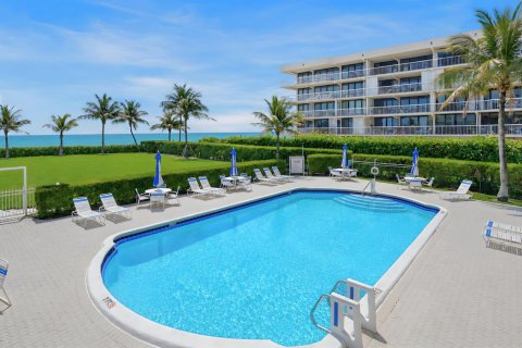 Condo in Palm Beach, Florida, 2 bedrooms  № 2173615 - photo 23