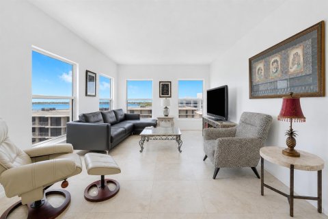 Condo in Palm Beach, Florida, 2 bedrooms  № 2173615 - photo 3