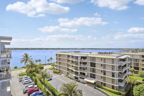 Condo in Palm Beach, Florida, 2 bedrooms  № 2173615 - photo 5