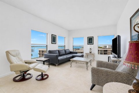 Condo in Palm Beach, Florida, 2 bedrooms  № 2173615 - photo 2