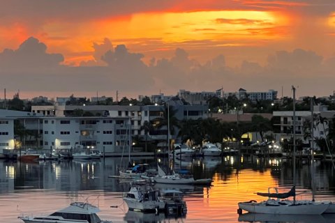 Condo in Hallandale Beach, Florida, 2 bedrooms  № 2247719