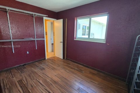 House in Hialeah, Florida 3 bedrooms, 158.49 sq.m. № 1847782 - photo 16