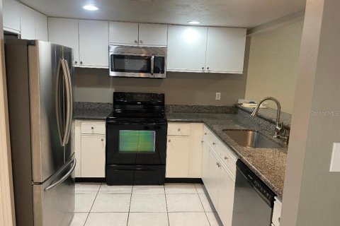 Condo in Gainesville, Florida, 2 bedrooms  № 1881186 - photo 23