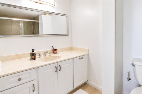 Condo in Hollywood, Florida, 2 bedrooms  № 2246629 - photo 13