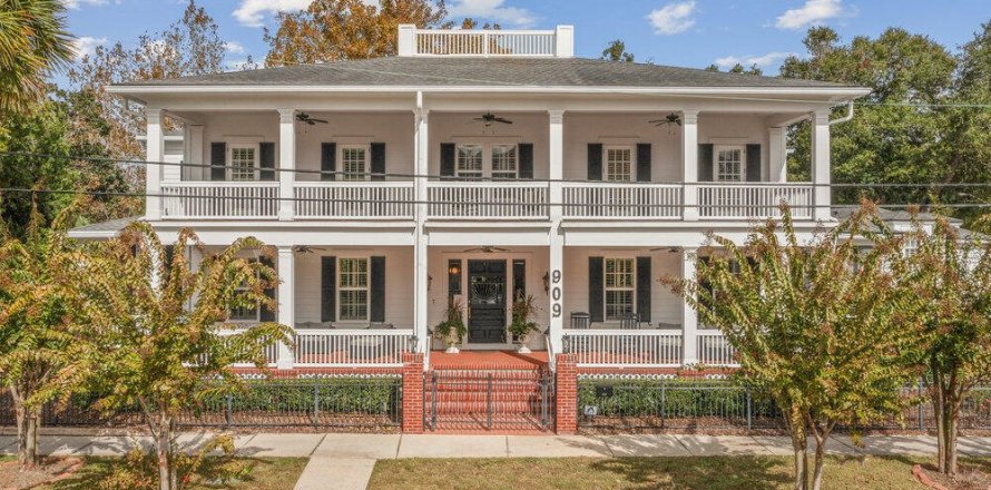 House in Fernandina Beach, Florida 7 bedrooms, 1005.57 sq.m. № 824685