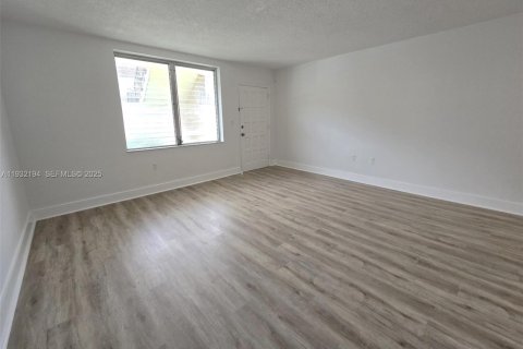 Condominio en alquiler en North Bay Village, Florida, 1 dormitorio, 64.29 m2 № 1990787 - foto 11