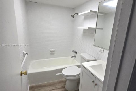 Condominio en alquiler en North Bay Village, Florida, 1 dormitorio, 64.29 m2 № 1990787 - foto 8