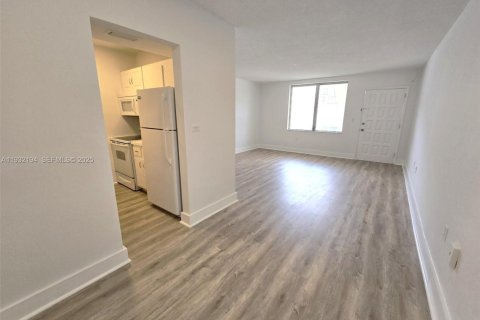 Condominio en alquiler en North Bay Village, Florida, 1 dormitorio, 64.29 m2 № 1990787 - foto 4