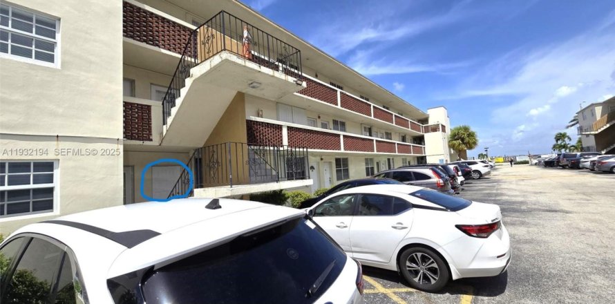 Condominio en North Bay Village, Florida, 1 dormitorio  № 1990787