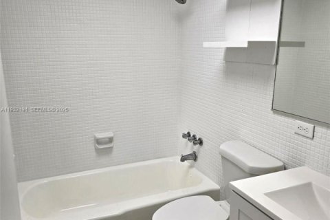 Condominio en alquiler en North Bay Village, Florida, 1 dormitorio, 64.29 m2 № 1990787 - foto 7