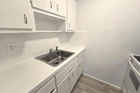 Condominio en alquiler en North Bay Village, Florida, 1 dormitorio, 64.29 m2 № 1990787 - foto 6