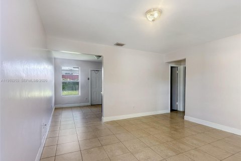 Снять в аренду виллу или дом в Майами, Флорида 2 спальни, 139.35м2, № 2005779 - фото 4